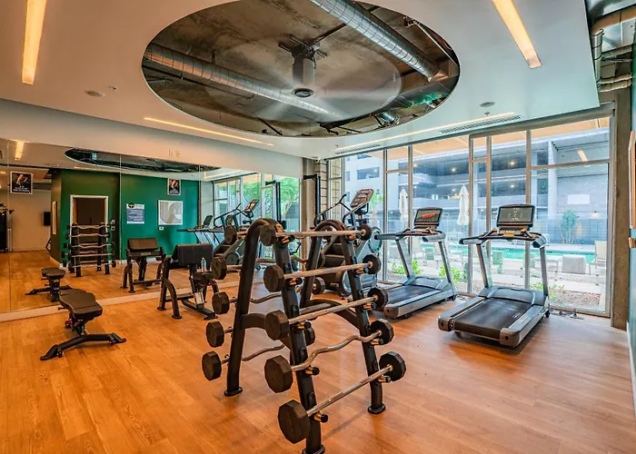 Prime Downtown Location W Gym Pool And Parking Apartment