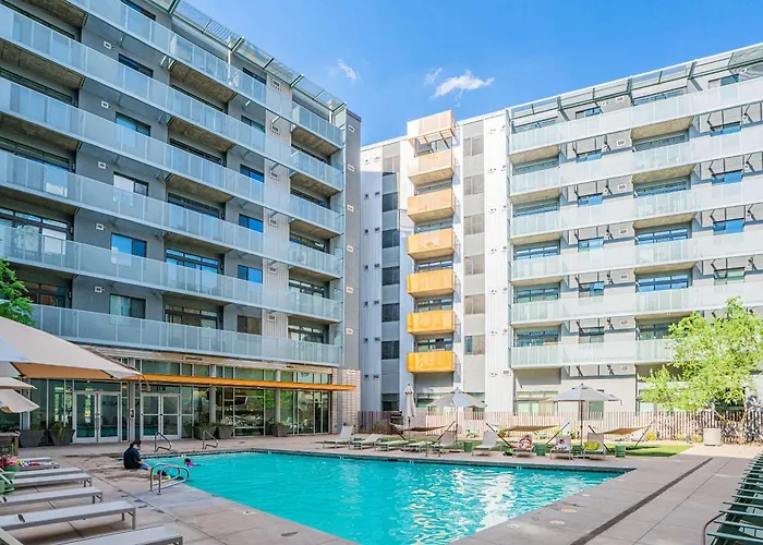 Prime Downtown Location W Gym Pool And Parking Apartment Phoenix