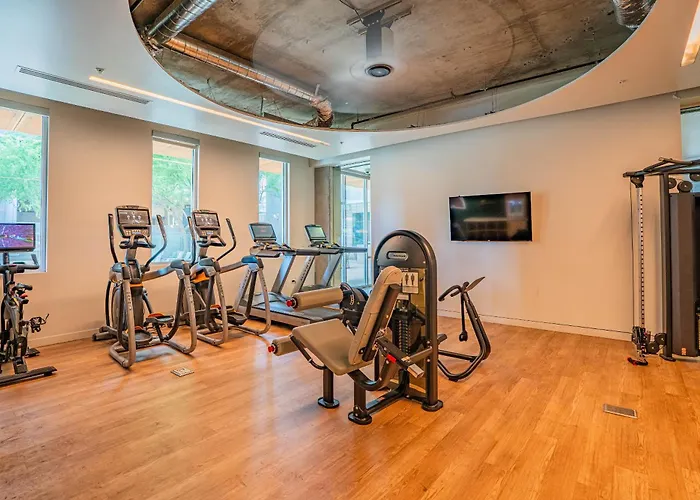 Prime Downtown Location W Gym Pool And Parking Apartment Phoenix