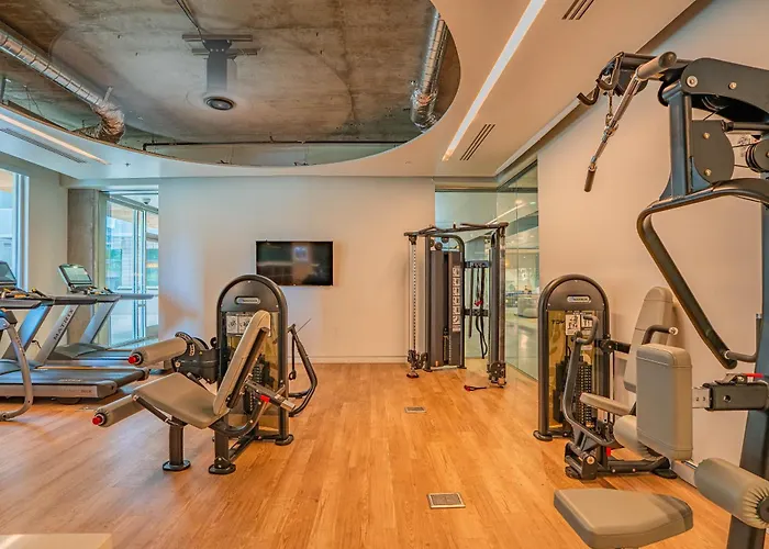 Prime Downtown Location W Gym Pool And Parking *
