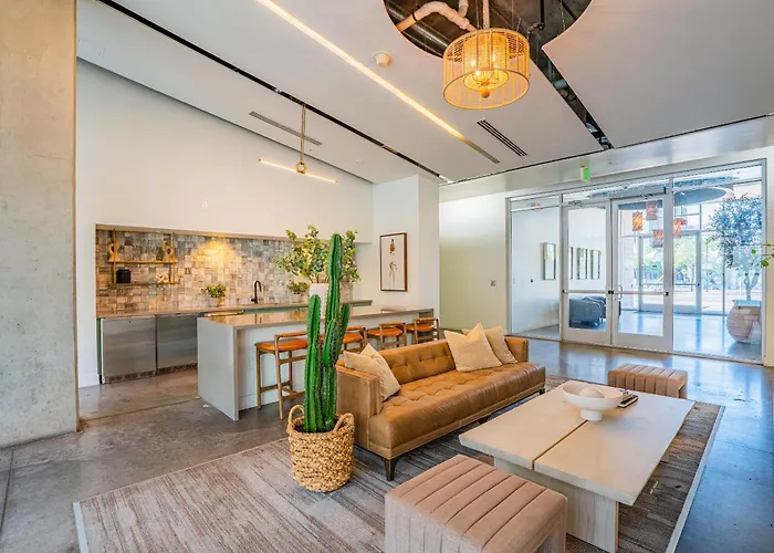 Prime Downtown Location W Gym Pool And Parking