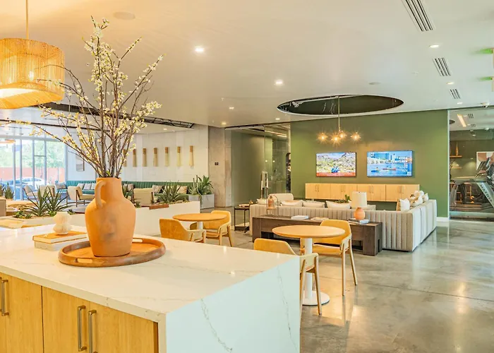 Prime Downtown Location W Gym Pool And Parking *