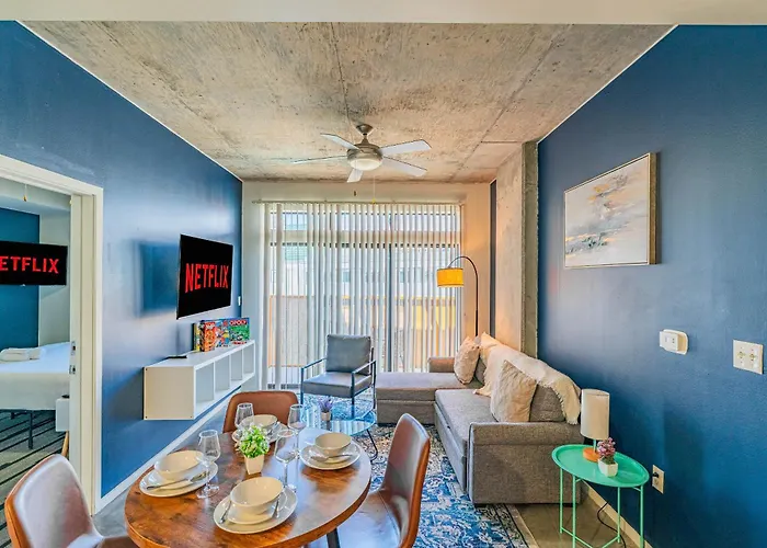 Apartment Prime Downtown Location W Gym Pool And Parking Phoenix