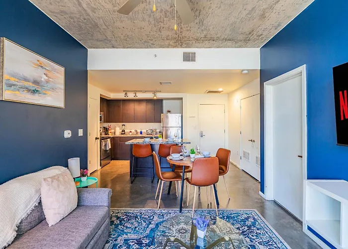 Apartment Prime Downtown Location W Gym Pool And Parking