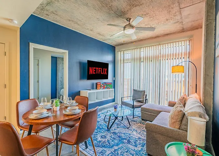Prime Downtown Location W Gym Pool And Parking Apartment Phoenix