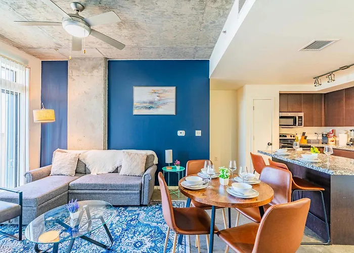 Prime Downtown Location W Gym Pool And Parking Apartment Phoenix