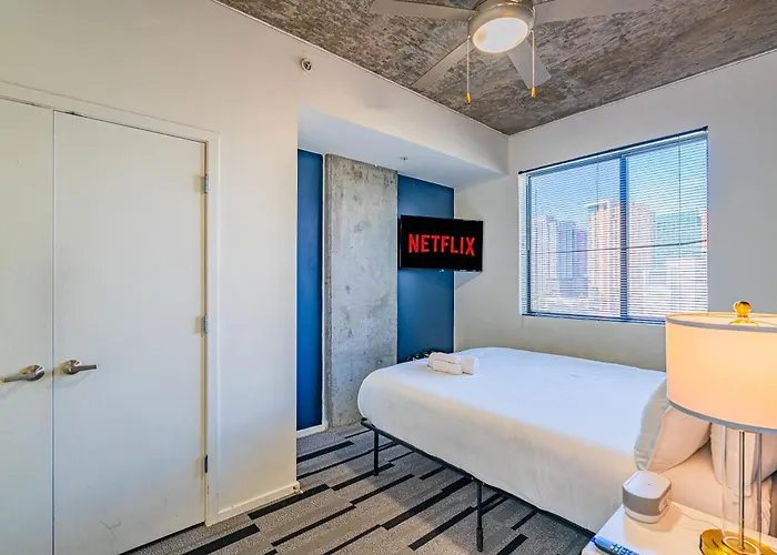 Apartment Prime Downtown Location W Gym Pool And Parking