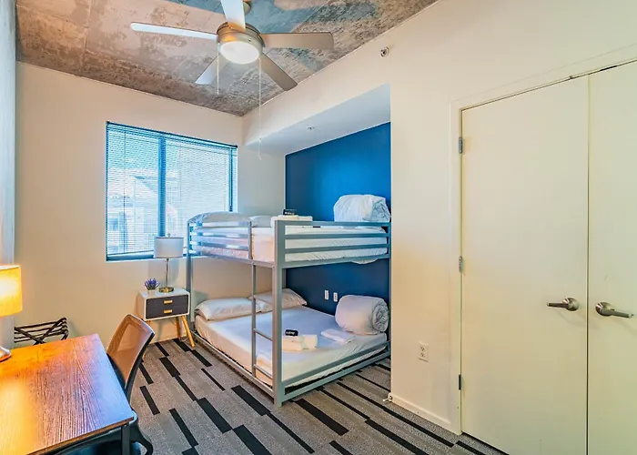 Apartment Prime Downtown Location W Gym Pool And Parking *