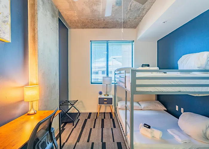 Prime Downtown Location W Gym Pool And Parking Apartment Phoenix